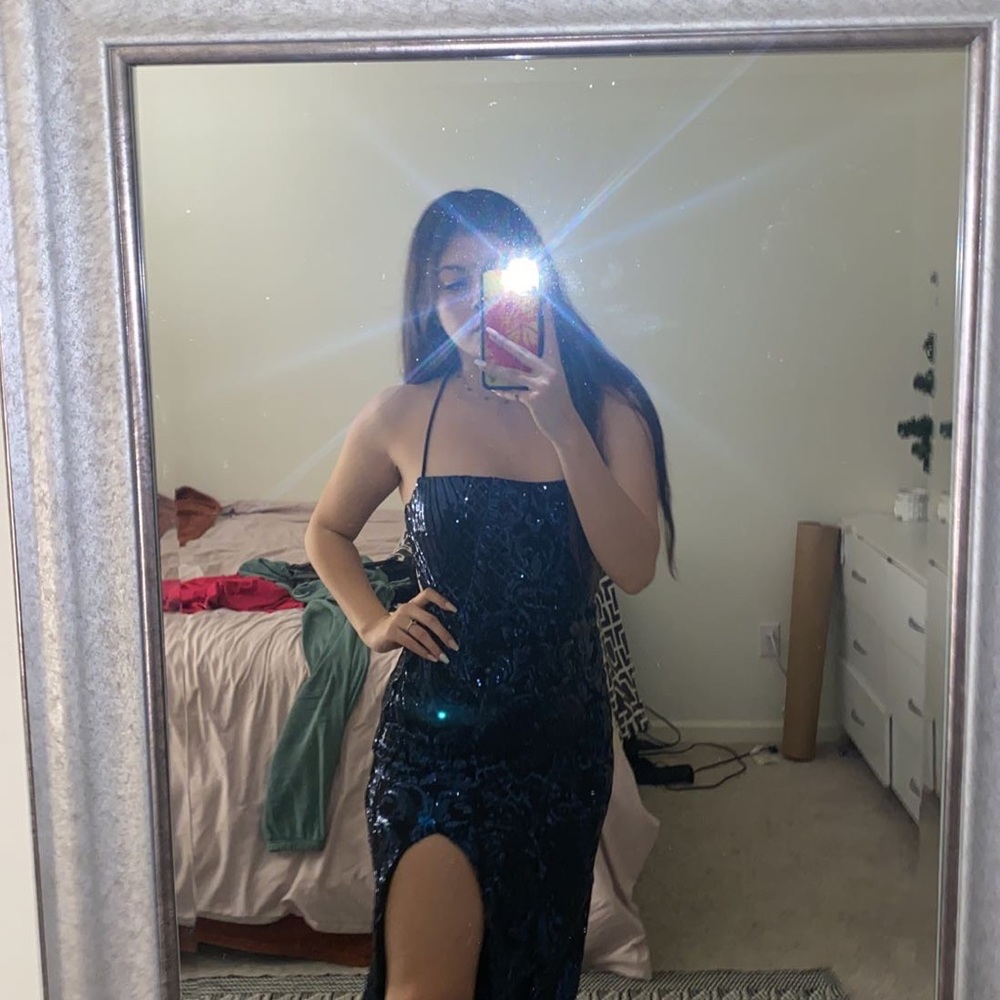 Black and blue prom/formal dress ,very flattering . need gone. Brand new - Picture 4 of 4